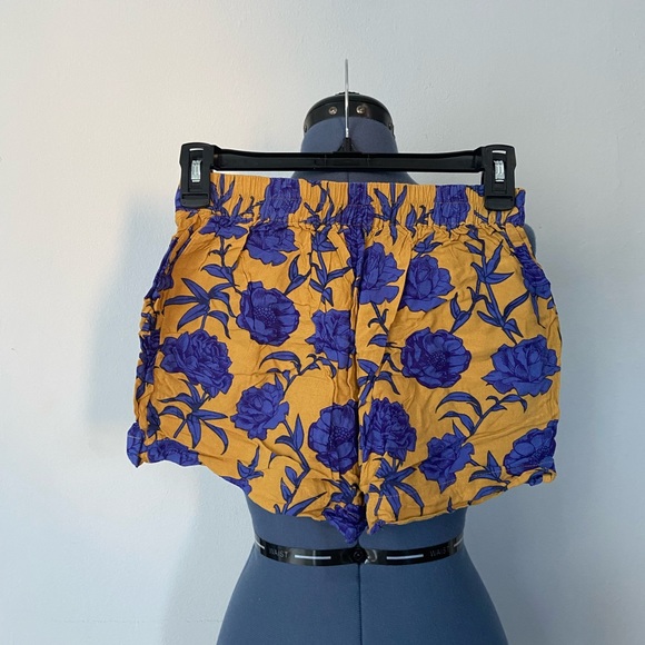 Floral Shorts - Picture 2 of 3